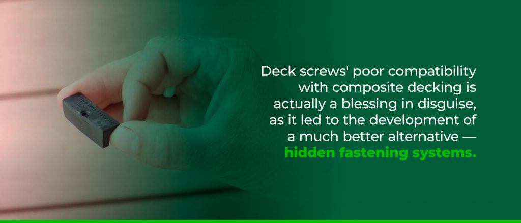 דק מרוכב לעומת דק עץ